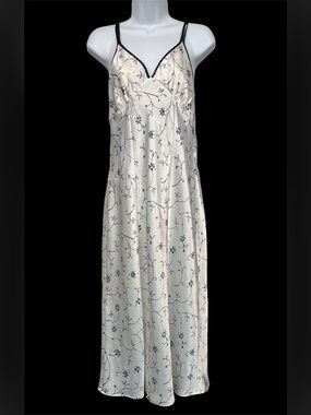 Inner Most nightgown size small